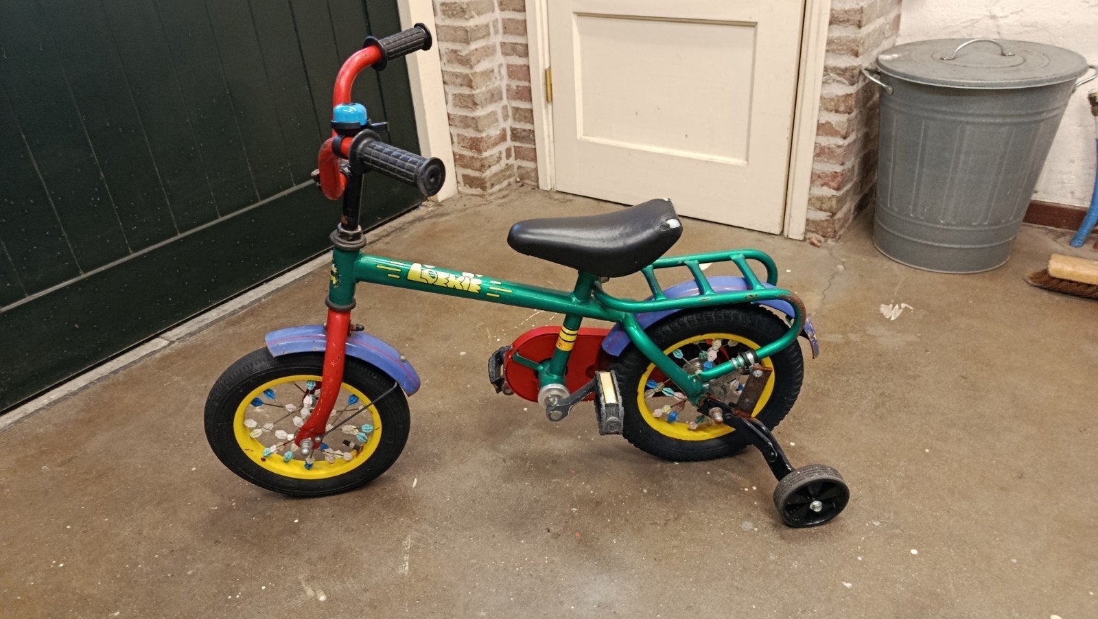 Loekie kinderfiets 12inch, Ophalen, Terugtraprem, Zijwieltjes, Gebruikt