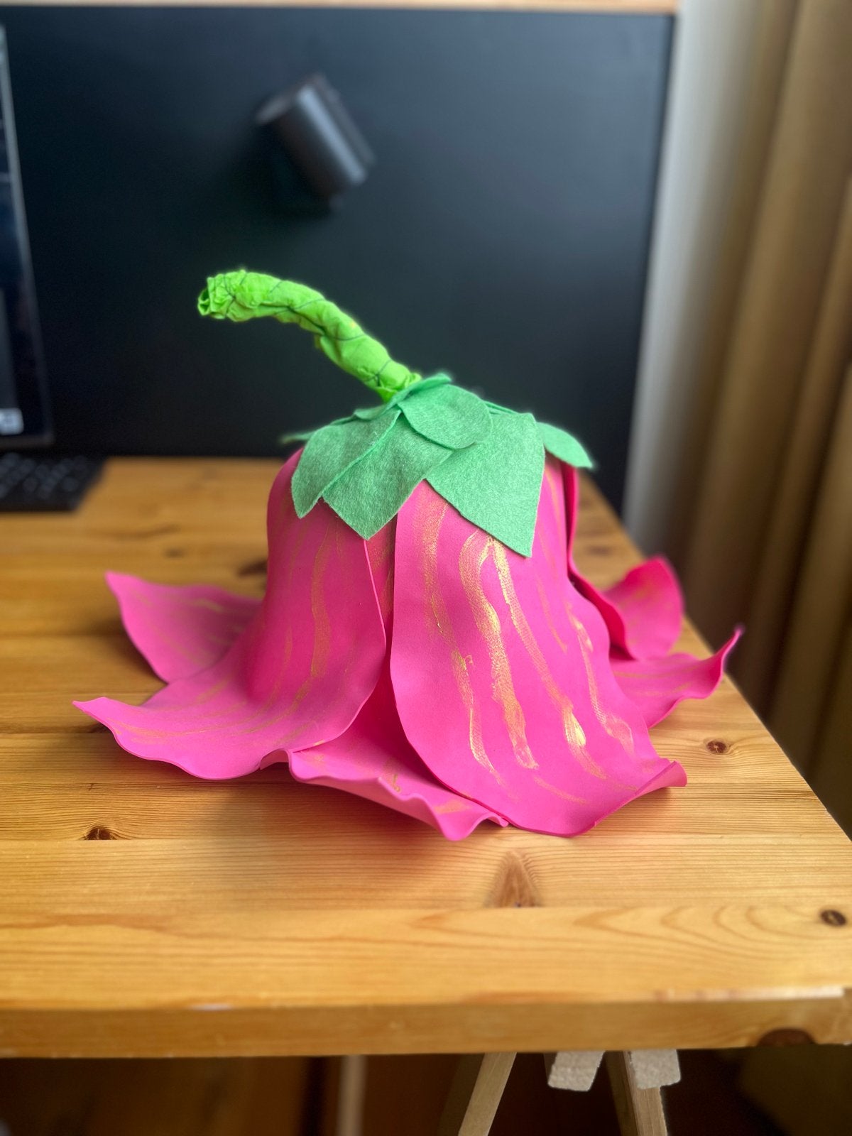 Roze bloemenhoed, Ophalen of Verzenden, Zo goed als nieuw, Hoed of Pruik, Carnaval