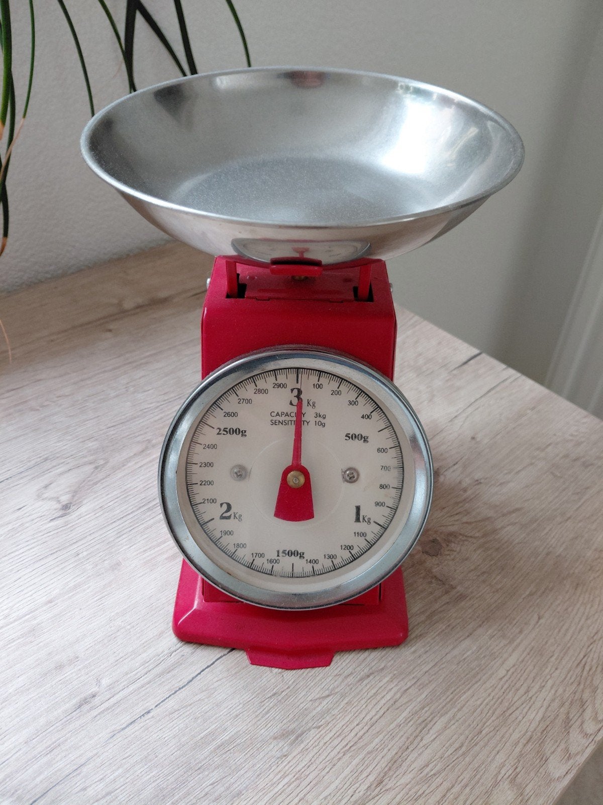 Vintage rode keukenweegschaal - tot 3 kg, Ophalen of Verzenden, Zo goed als nieuw