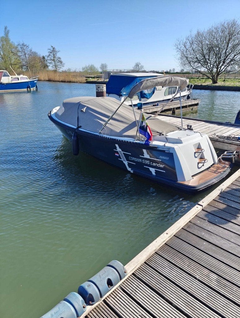 Corsiva 595 Tender - 50PK en Kalf 1300 trailer, Ophalen, Tender, Rondzit, Zo goed als nieuw