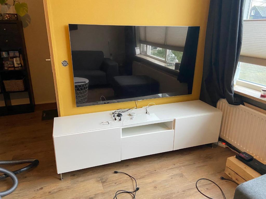 Hoogglans wit Ikea TV-meubel met glasplaat 180x42cm, Ophalen, Wit hoogglans, Gebruikt, 150 tot 200 cm