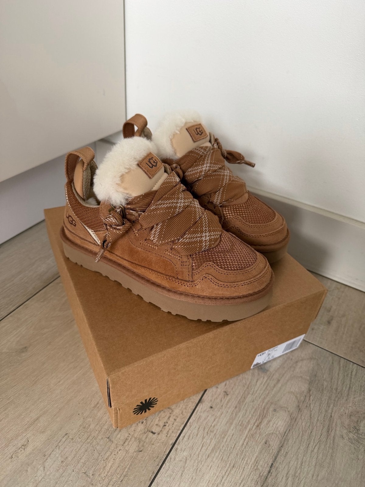 Nieuwe UGG sneakers maat 38, Bruin, Ophalen of Verzenden, Sneakers of Gympen, Zo goed als nieuw