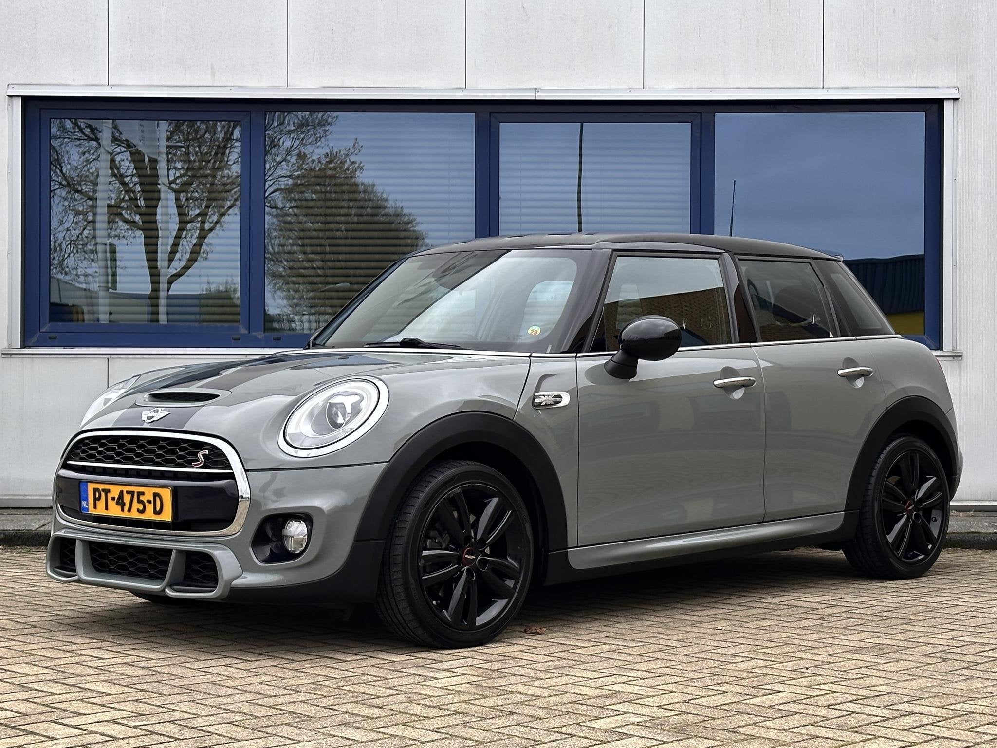 MINI Cooper S 2.0 JCW l NL AUTO l Dealeronderhouden l, Auto's, 1998 cc, Gebruikt, Adaptive Cruise Control, Bedrijf