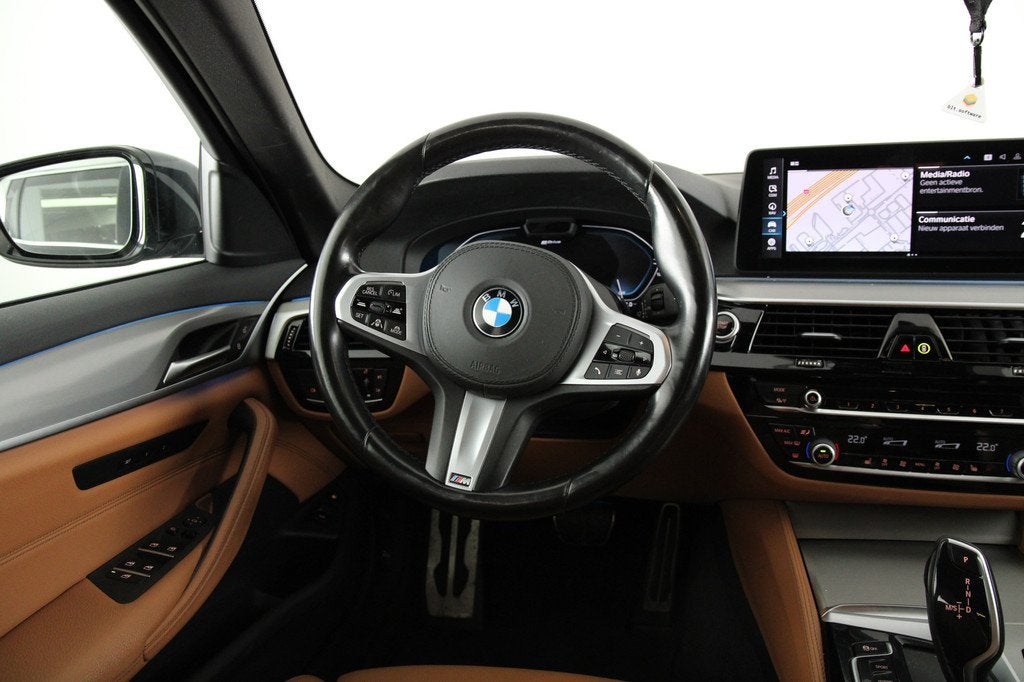 BMW 5 Serie 530e Touring High Executive M-Sport (bj 2021), Auto's, BMW, 1998 cc, Gebruikt, 4 cilinders, Met garantie (alle)