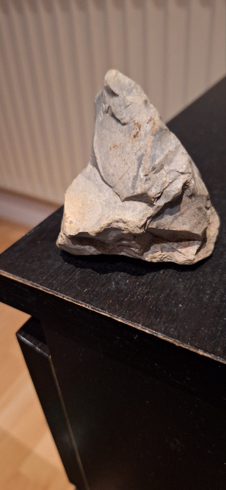 prehistorische handbijl ,vuursteen,, Ophalen of Verzenden