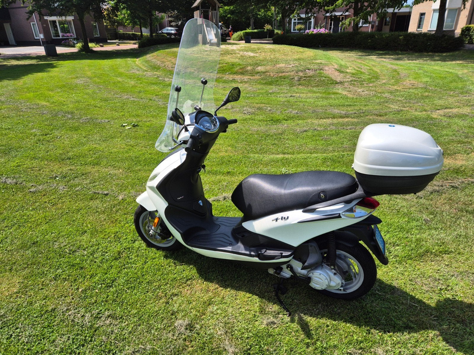 Piaggio New Fly 50 4T Scooter - Parelmoer, Ophalen, Maximaal 45 km/u, Zo goed als nieuw, Fly