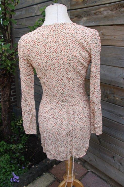 Wikkeljurk beige/ rood Brandy Melville mt S Vaste prijs AANB, Ophalen of Verzenden, Zo goed als nieuw, Maat 36 (S), Brandy Melville