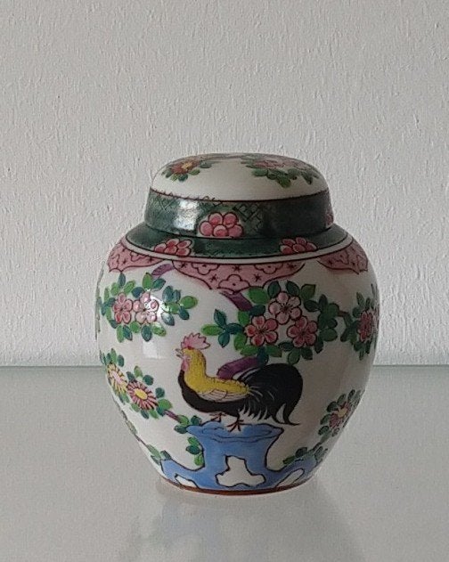 antiek gemberpotje asia porselein,  volgnr 26, Overige typen, Geschilderd, Meerkleurig, Overige herkomsten