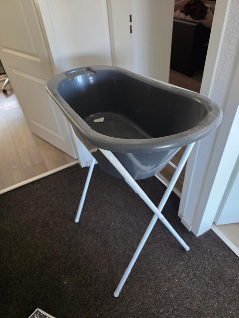 Babybadje op standaard (gereserveerd), Ophalen, Gebruikt, Badje, Standaard