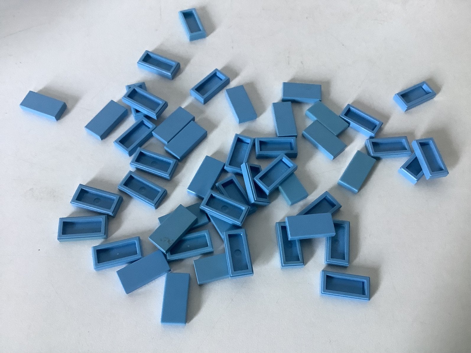 Lego tegel 1x2 midden blauw, Ophalen of Verzenden, Gebruikt, Losse stenen, Lego