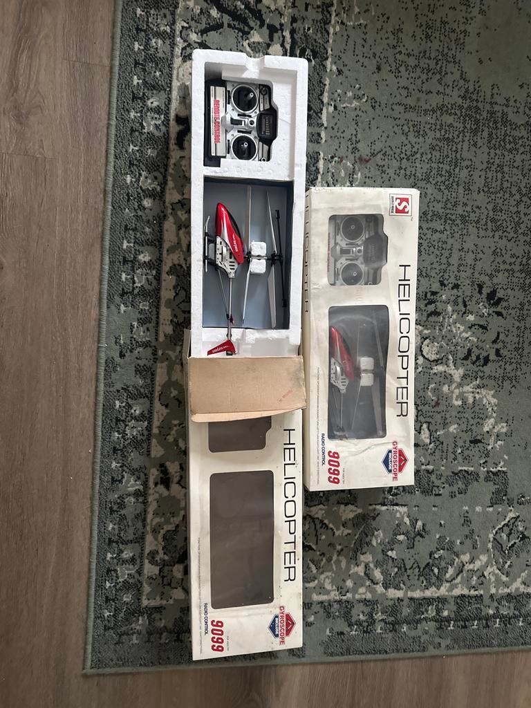 2 op afstand bestuurbare helikopters, Helikopter, Zo goed als nieuw, Groter dan 1:72, Ophalen