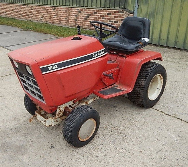 Mooie Oldtimer IHC Cub Cadet 1282 zitmaaier 12pk, Tuin en Terras, Ophalen, Gebruikt, Elektrische starter, Verenigde staten
