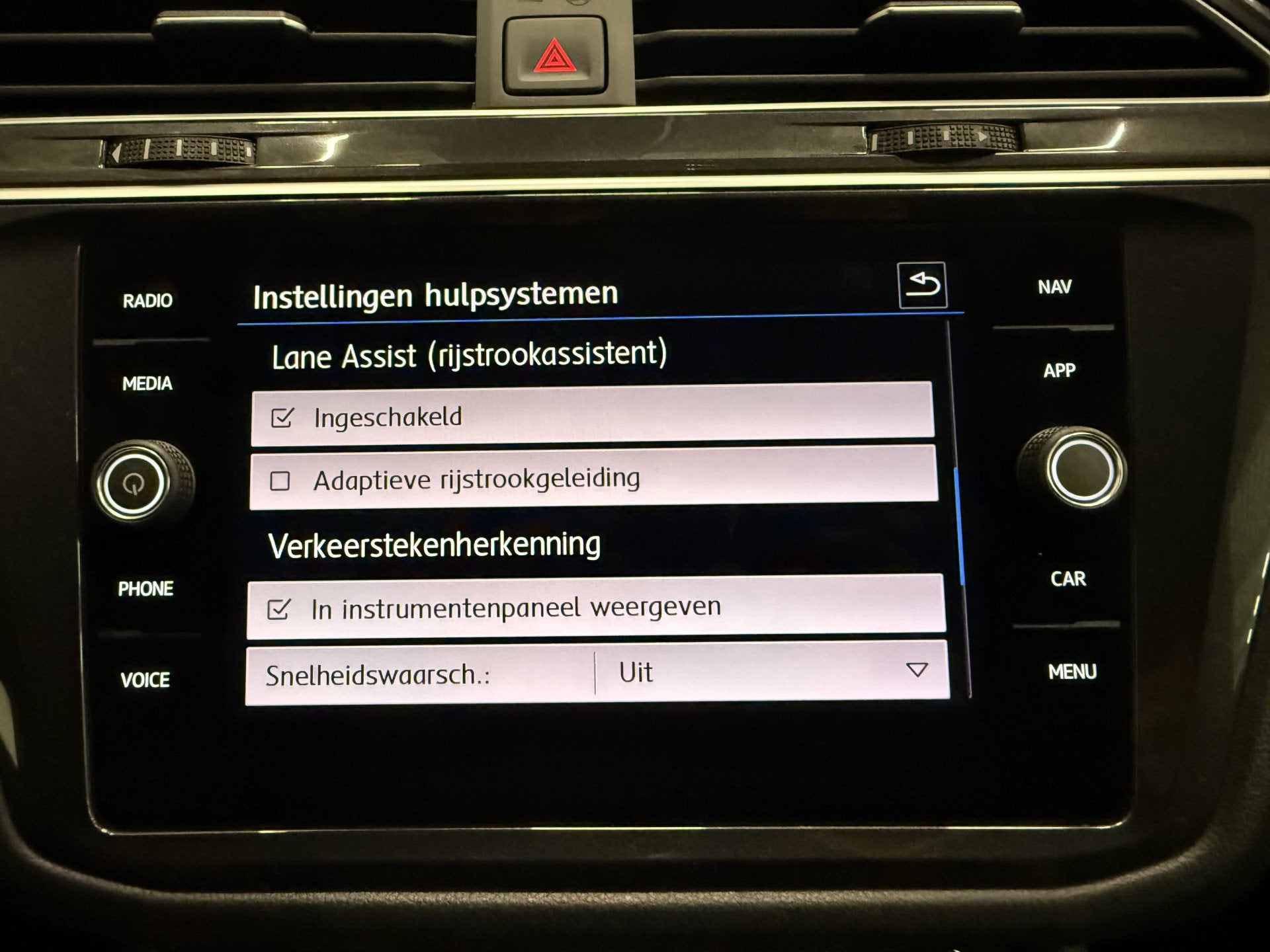 Foto 36 van Volkswagen Tiguan 2.0 TSI 4Motion 3x R-Line BLACK PANO/VOL-L