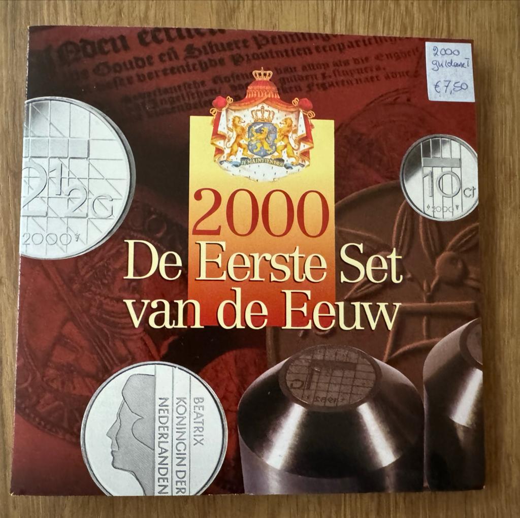 De eerste set en de laatste set guldens 2000 en 2001, Ophalen of Verzenden, Koningin Beatrix