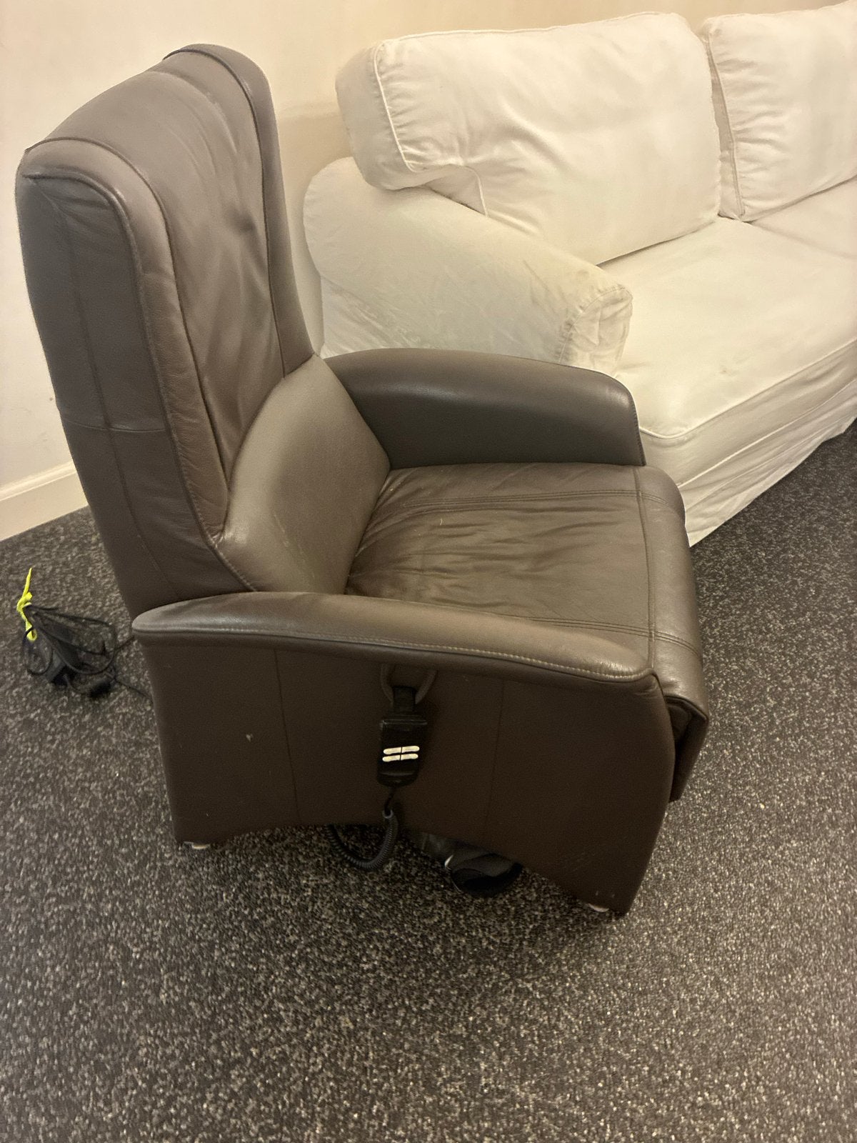 Bruine leren relaxfauteuil met elektrische verstelling, Ophalen, Gebruikt, Leer, 75 tot 100 cm