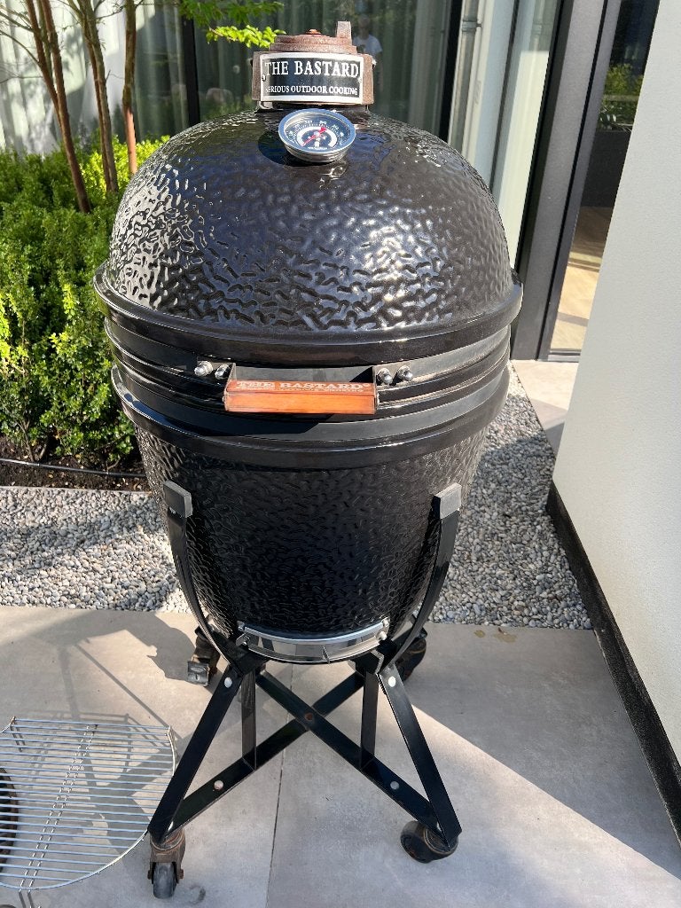 Black Basterd Large Komoda BBQ, Tuin en Terras, Houtskoolbarbecues, Zo goed als nieuw, Met accessoires, Ophalen