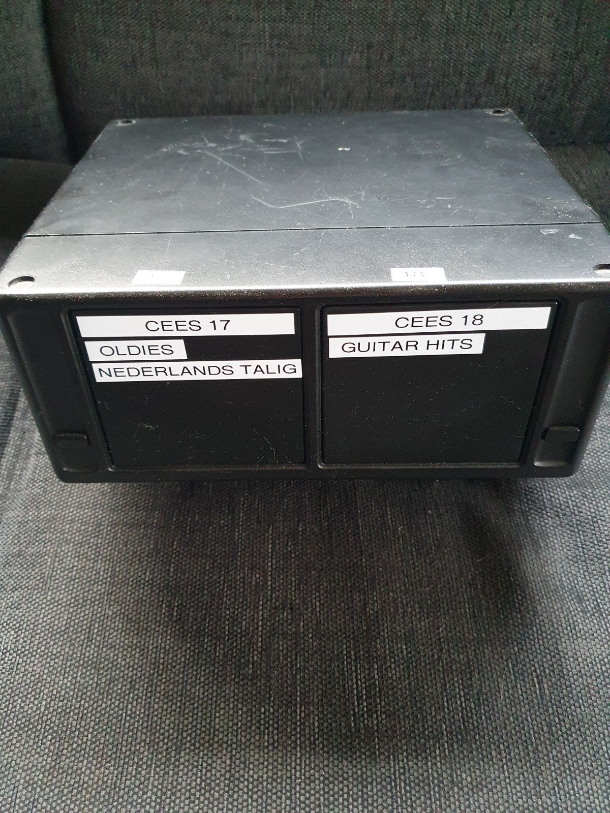 MINIDISC OPBERGER MET 28 MINIDISCS, Verzenden