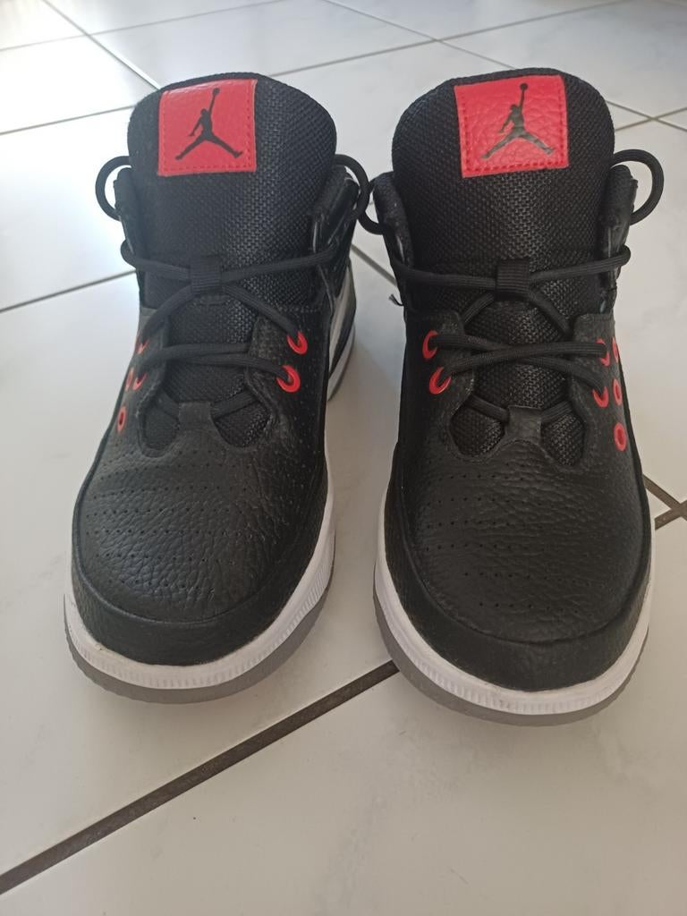 Jordan Max Aura 5 Maat: 37,5, Kinderen en Baby's, Kinderkleding | Schoenen en Sokken, Ophalen of Verzenden, Zo goed als nieuw