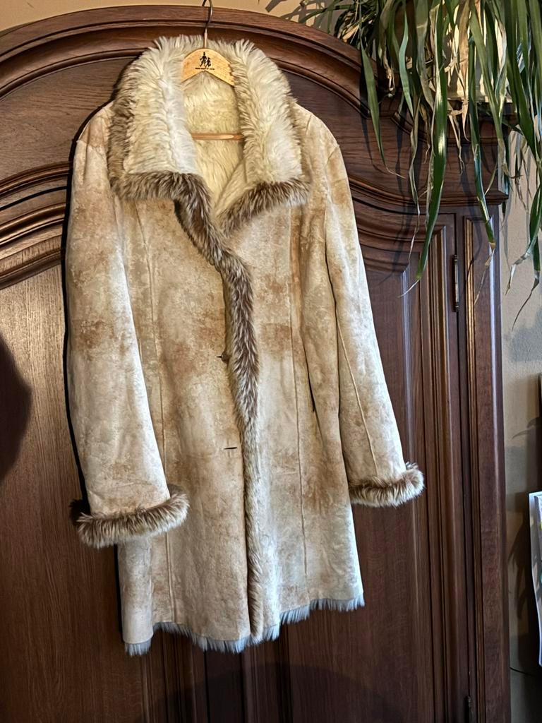 Mooie dames imitatie bontjas maat 42, Kleding | Dames, Jassen | Winter, Ophalen of Verzenden, Zo goed als nieuw, Maat 42/44 (L)