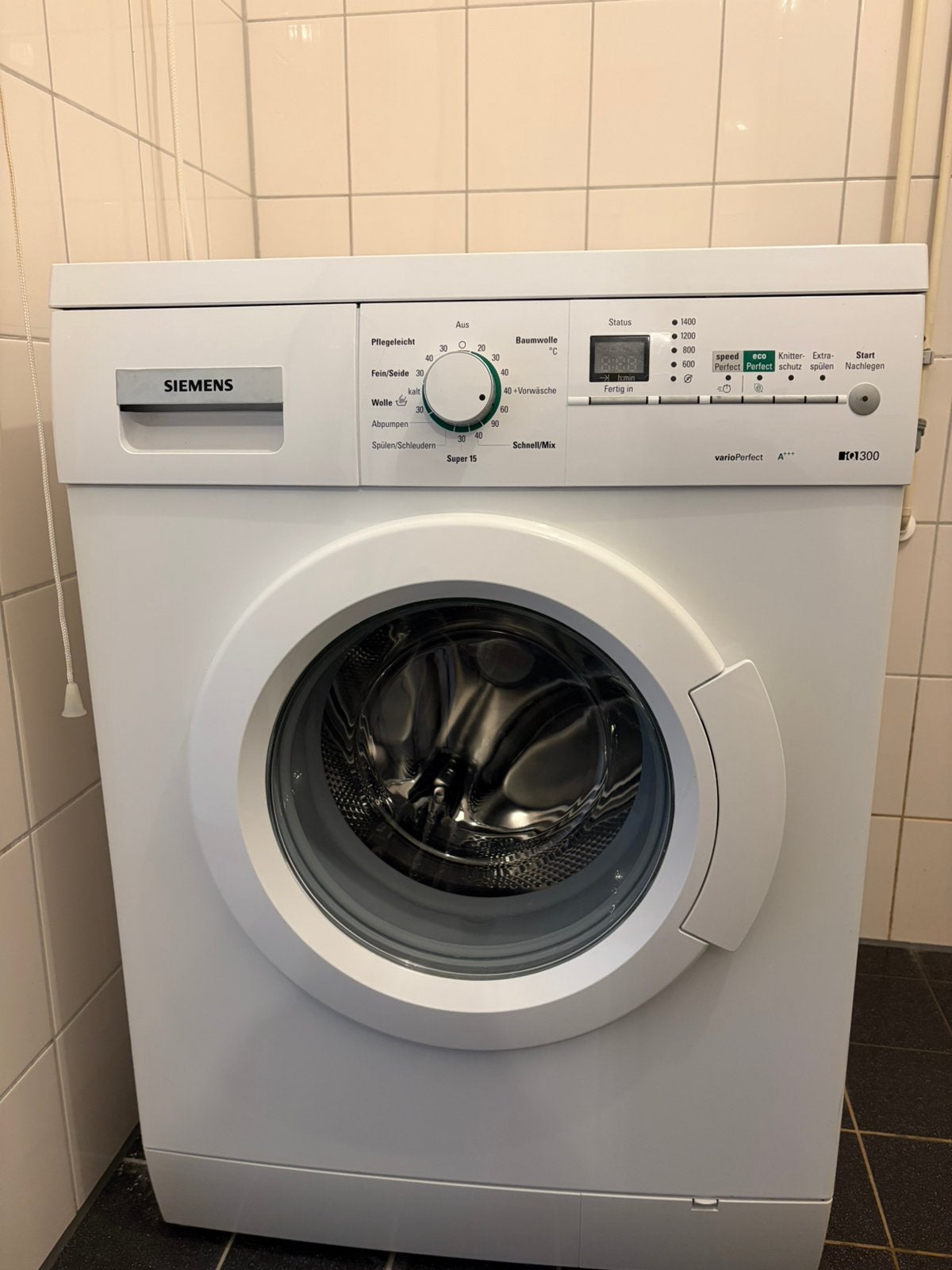 Wasmachine Siemens IQ300, Ophalen, Minder dan 85 cm, Zo goed als nieuw, 1200 tot 1600 toeren