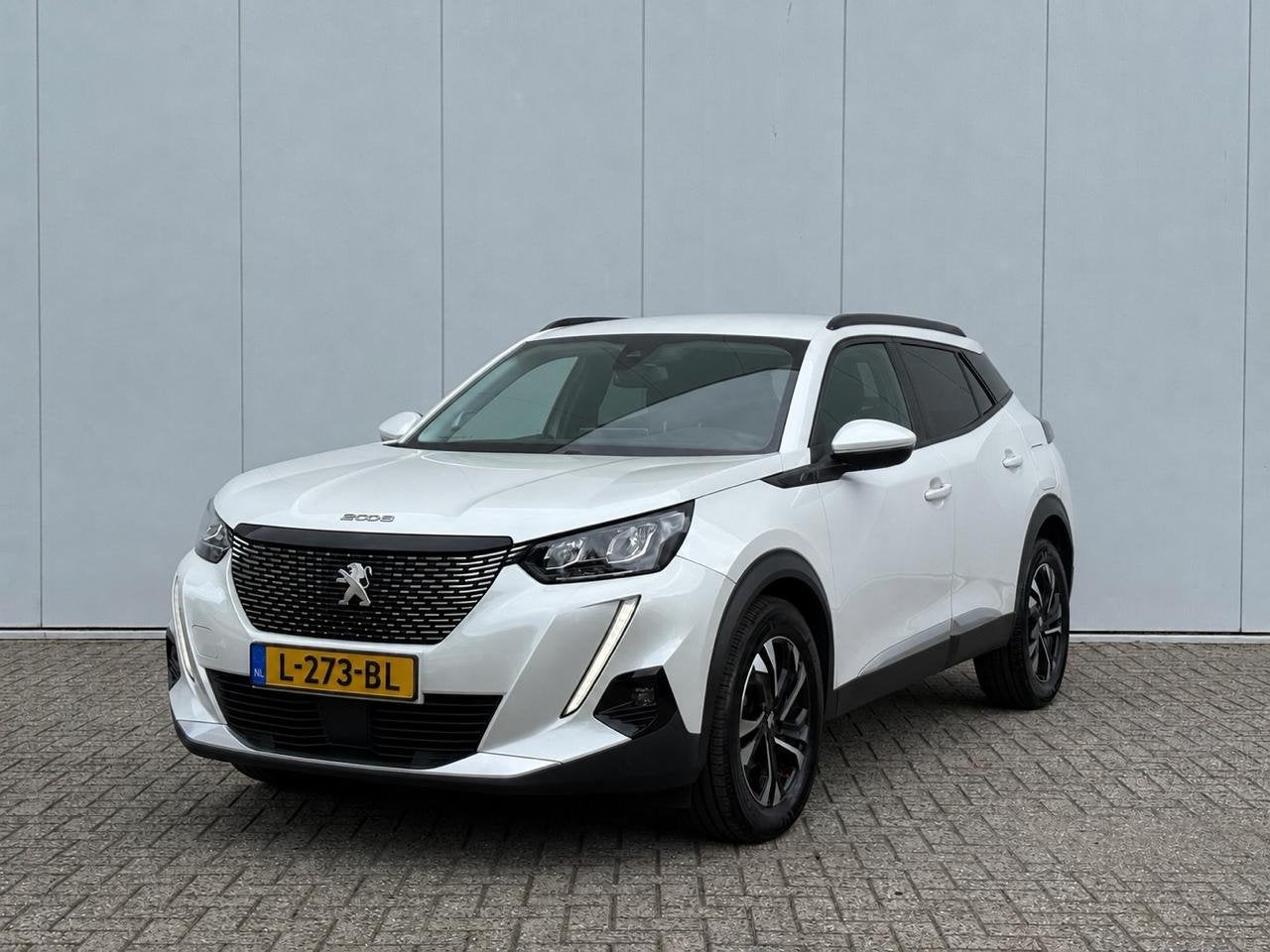 Peugeot 2008 1.2 PureTech Allure Pack | Navigatie | Camera |, Gebruikt, 1199 cc, 102 pk, Bedrijf