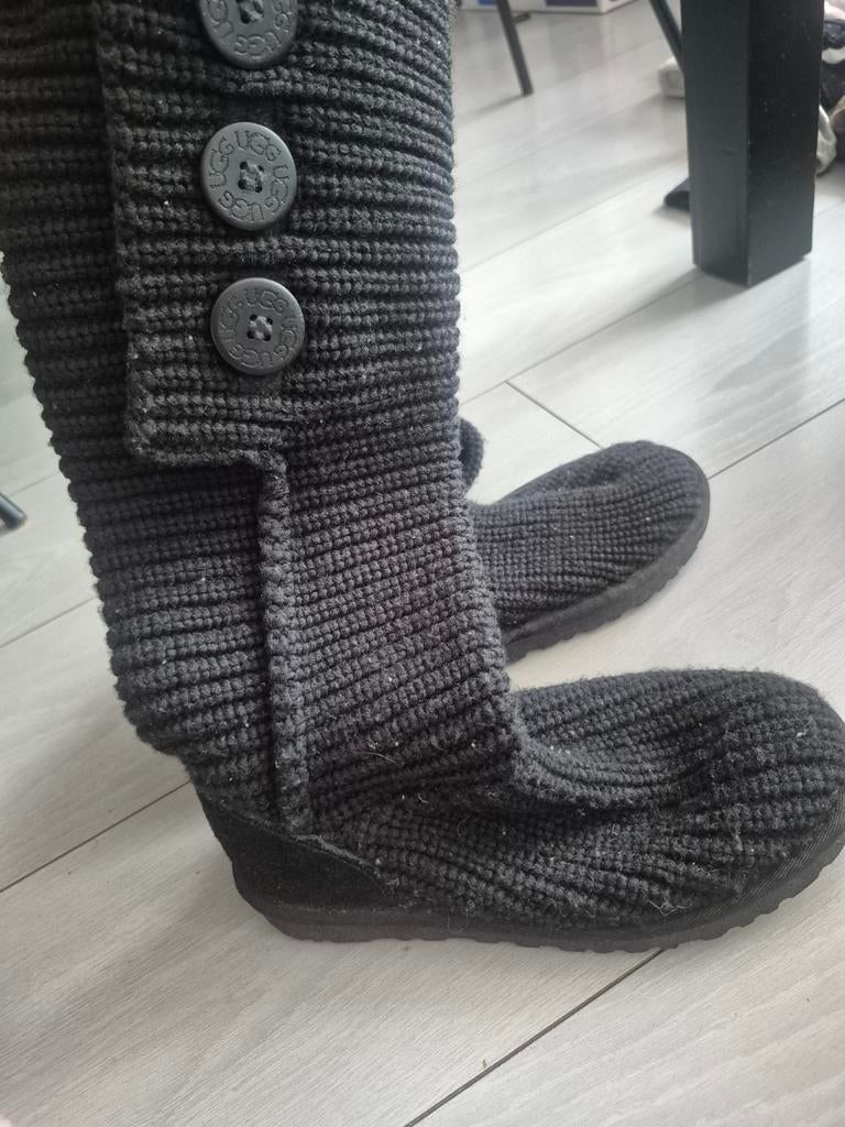 UGG en MOU gebreide laarzen, Kleding | Dames, Schoenen, Ophalen, Hoge laarzen, UGG, Zwart