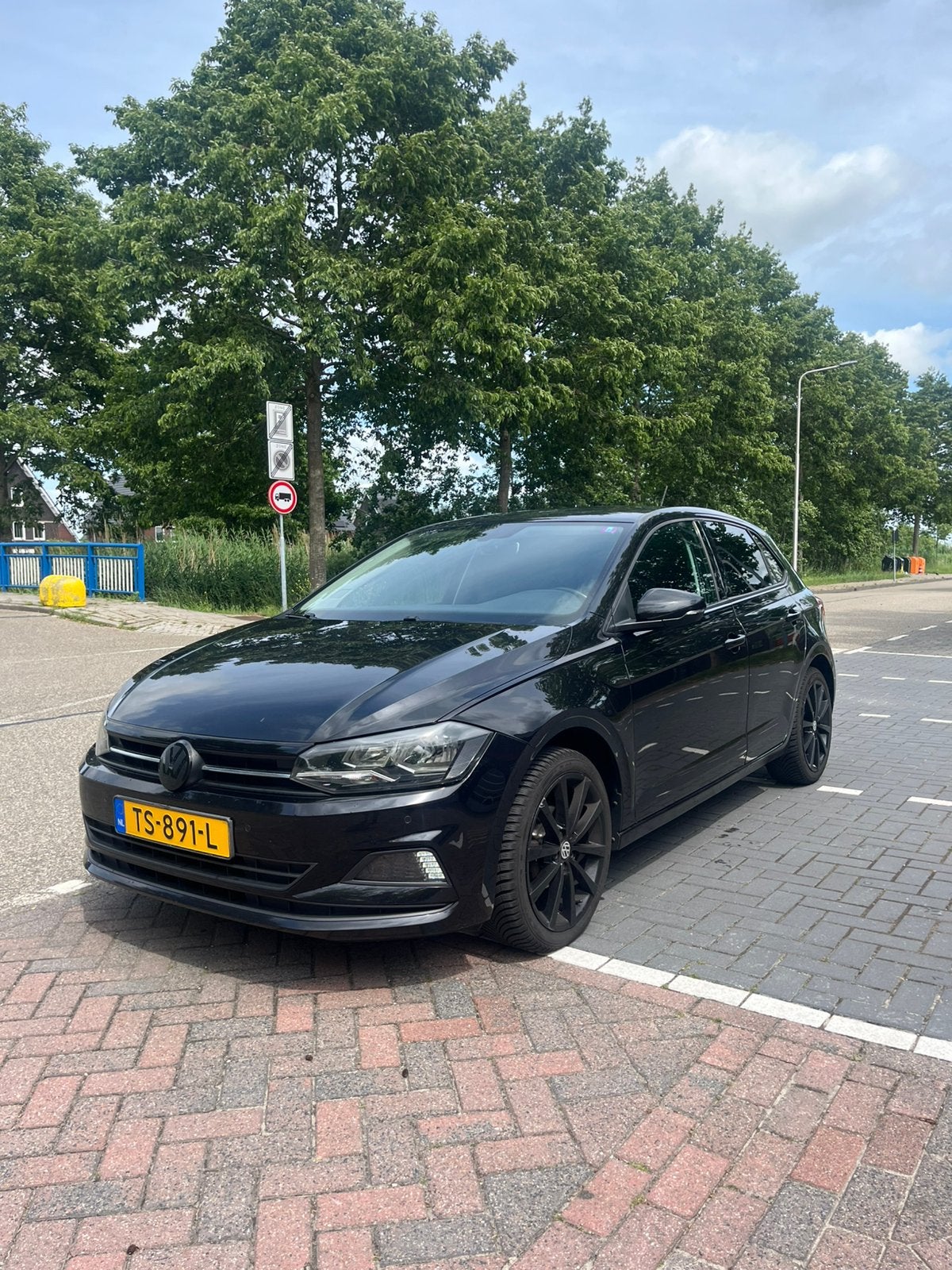 Volkswagen Polo 1.0 TSI 95pk 2018 Zwart, Voorwielaandrijving, 40 €/maand, Handgeschakeld, 570 kg