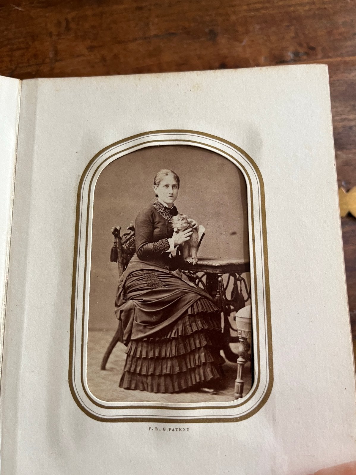 Antiek fotoalbum + CDV portretfoto’s oa vrouw met aapje, Antiek en Kunst, Ophalen