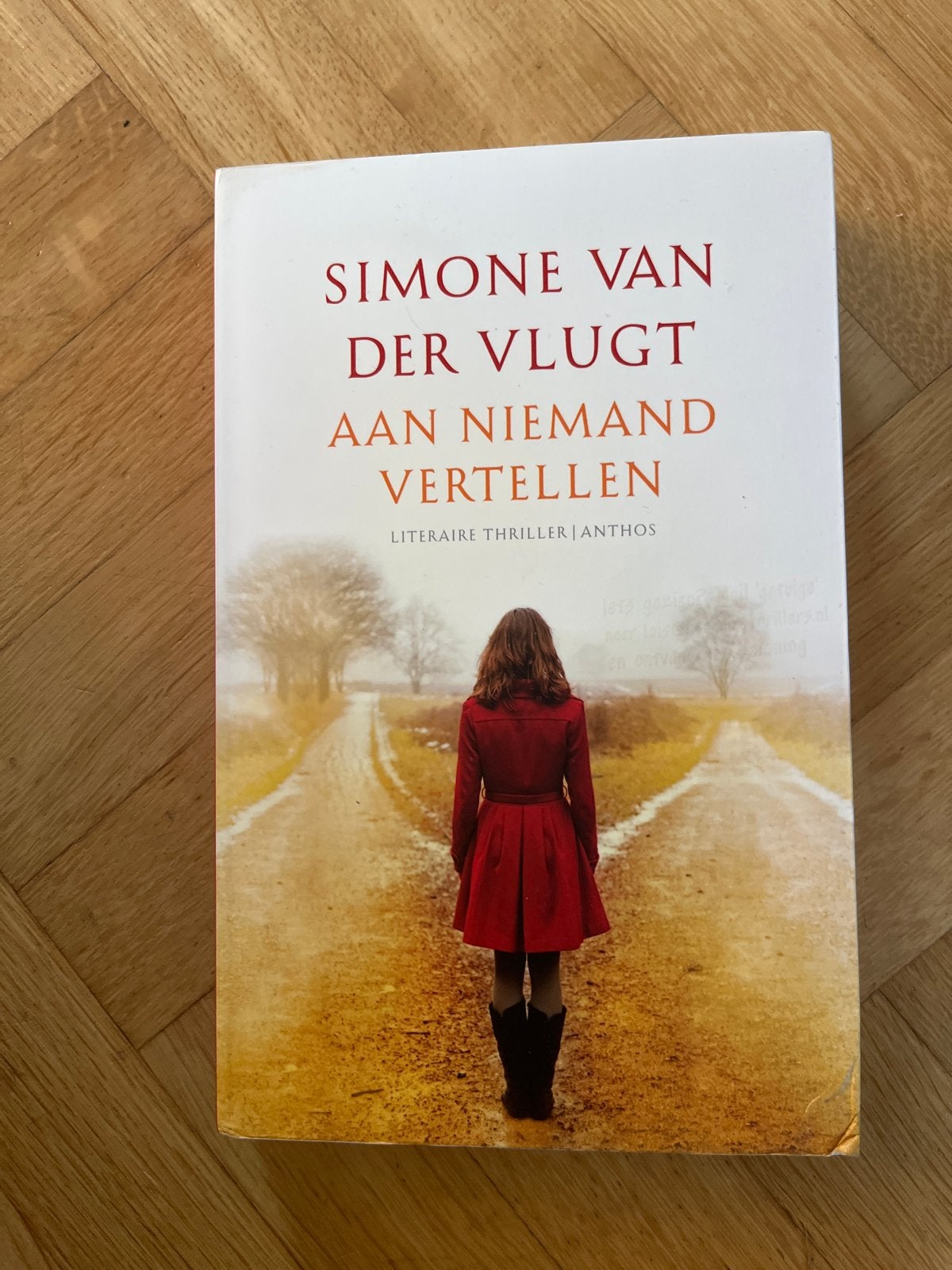 Simone van der Vlugt - Aan Niemand Vertellen (Literaire Thri, Ophalen of Verzenden, Zo goed als nieuw, Nederland