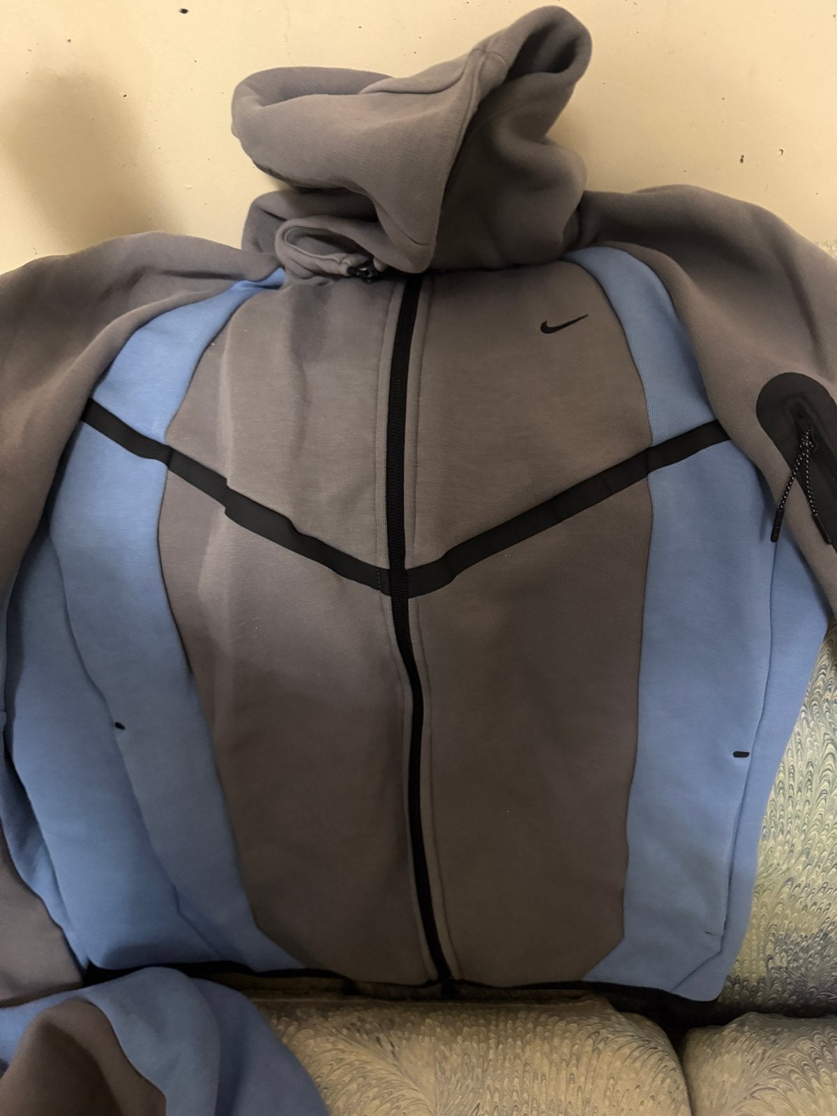 Nike Tech Fleece trainingspak - Grijs/Blauw (Maat M), Ophalen, Zo goed als nieuw, Maat 48/50 (M), Grijs