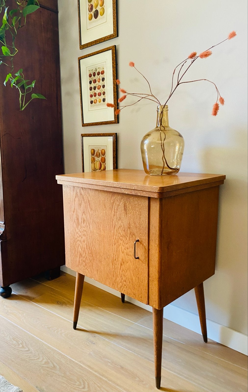 Vintage eikenhouten Bijzettafel - Mid Century naaikastje, Ophalen, Jaren 50/ 60- midcentury/ vintage, Gebruikt, 55 tot 75 cm