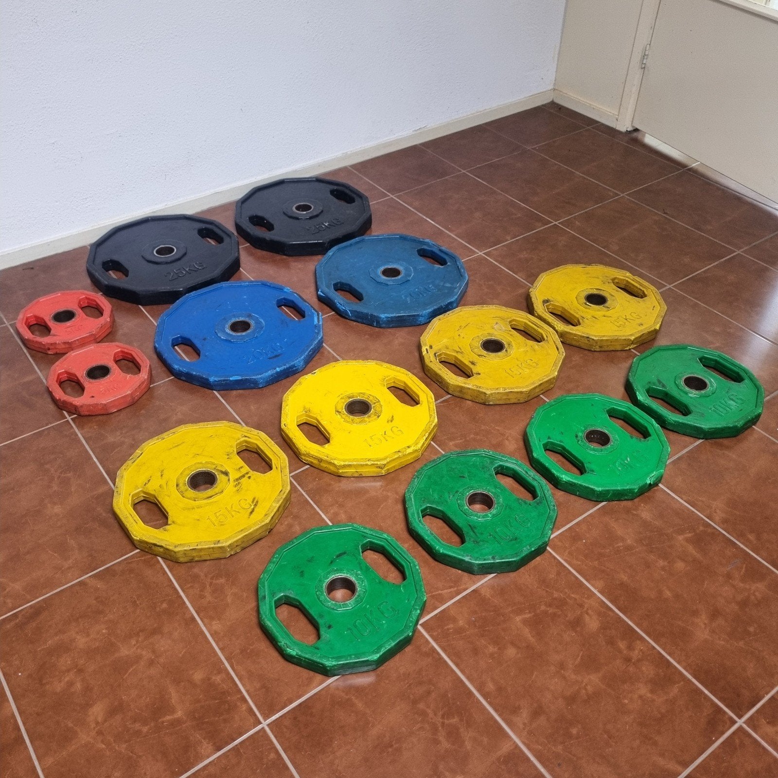 200kg gekleurde schijven, Sport en Fitness, Ophalen, Gebruikt, Benen, Halterschijven