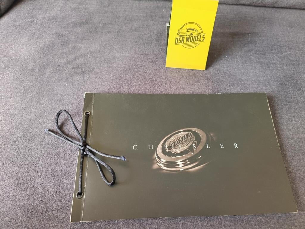 Chrysler Heritage Brochure uit 1997, Boeken, Auto's | Boeken, Ophalen of Verzenden, Zo goed als nieuw, Overige merken, Chrysler Corporation