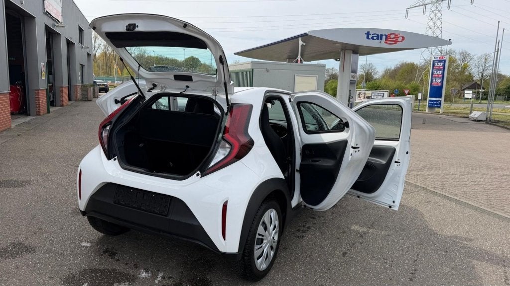 Foto 8 van Toyota Aygo X 1.0 VVT-i MT Play (bj 2024)