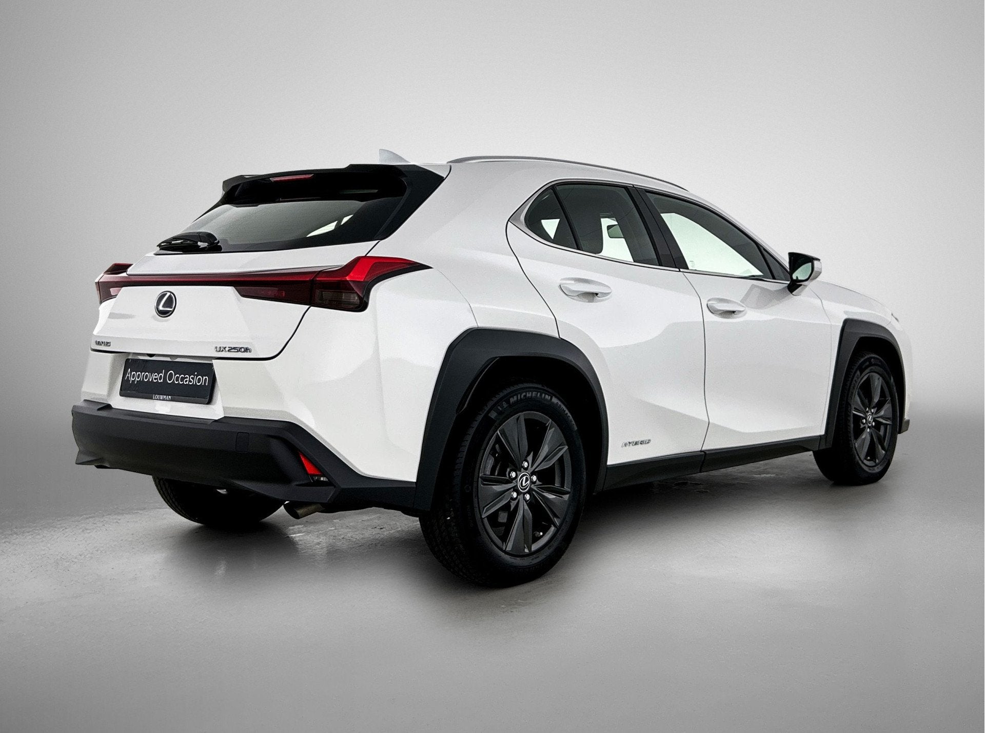 Lexus UX 250h Business Line | Navigatie | Stoel+stuurverwarm, Automaat, Gebruikt, 4 cilinders, Wit