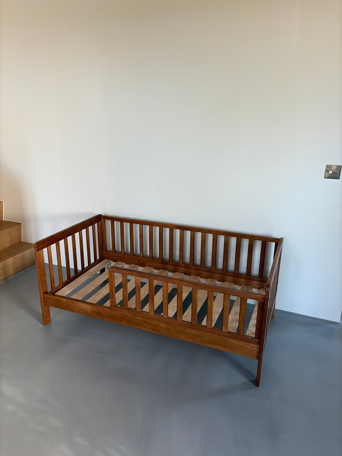 Houten kinderbed ZSM OPHALEN GRATIS, Ophalen, Gebruikt, Eenpersoons, Bruin