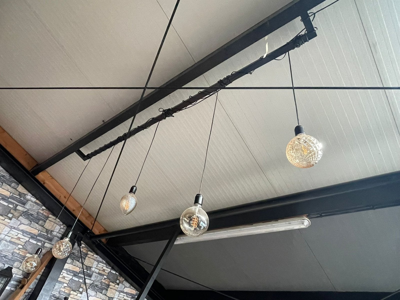 Wand of plafond lamp 250cm lang met 5 leuke lampen eraan, Ophalen of Verzenden, Nieuw, Glas