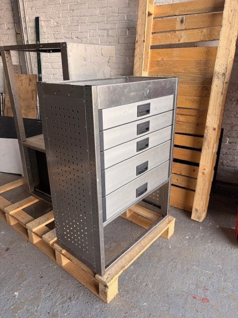 Aluca (2613) L77 B42 H105 €399, Ophalen, Zo goed als nieuw, Info@laaiin.nl, Laaiin