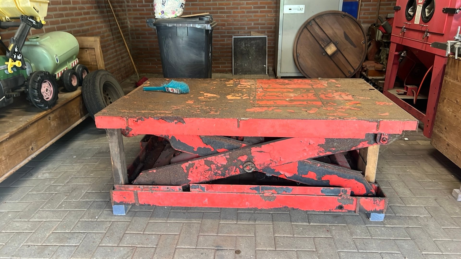 Heftafel. 2500 kg ., Ophalen, Gebruikt