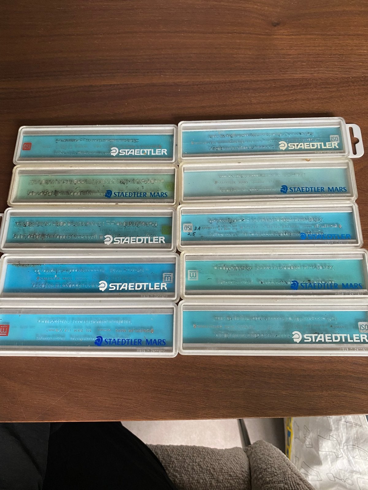 Staedtler Mars Tekensjablonen Set - Diverse Letters & Symbol, Ophalen of Verzenden, Gebruikt, Overige typen