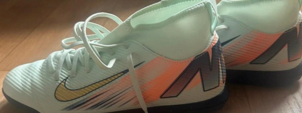 Nieuwe CR7 Cristiano Ronaldo kunstgras voetbalschoenen maat, Schoenen, Nieuw, Ophalen of Verzenden, Maat S