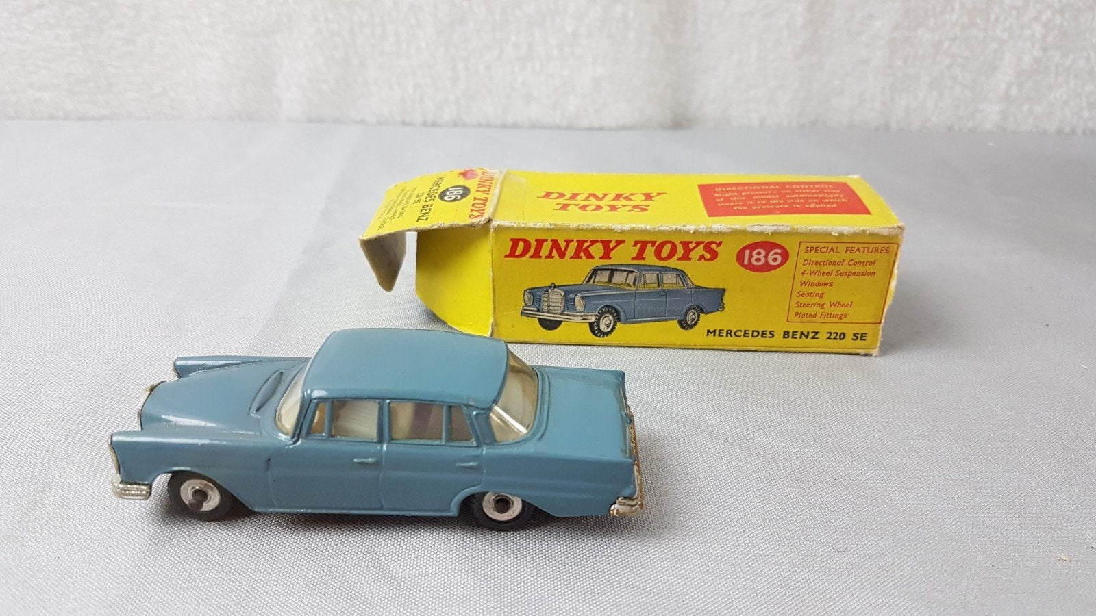 Dinky Toys 186 Mercedes Benz 220 SE - Vintage Speelgoedauto, Ophalen of Verzenden, Gebruikt, Auto, Dinky Toys