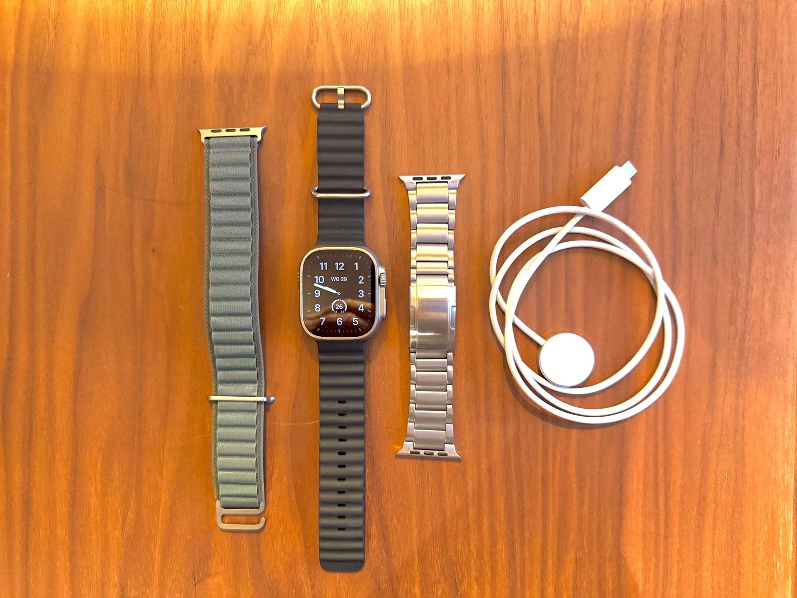 Apple Watch Ultra 1 met 3 bandjes en oplader, IOS, Ophalen of Verzenden, Zo goed als nieuw, Waterdicht