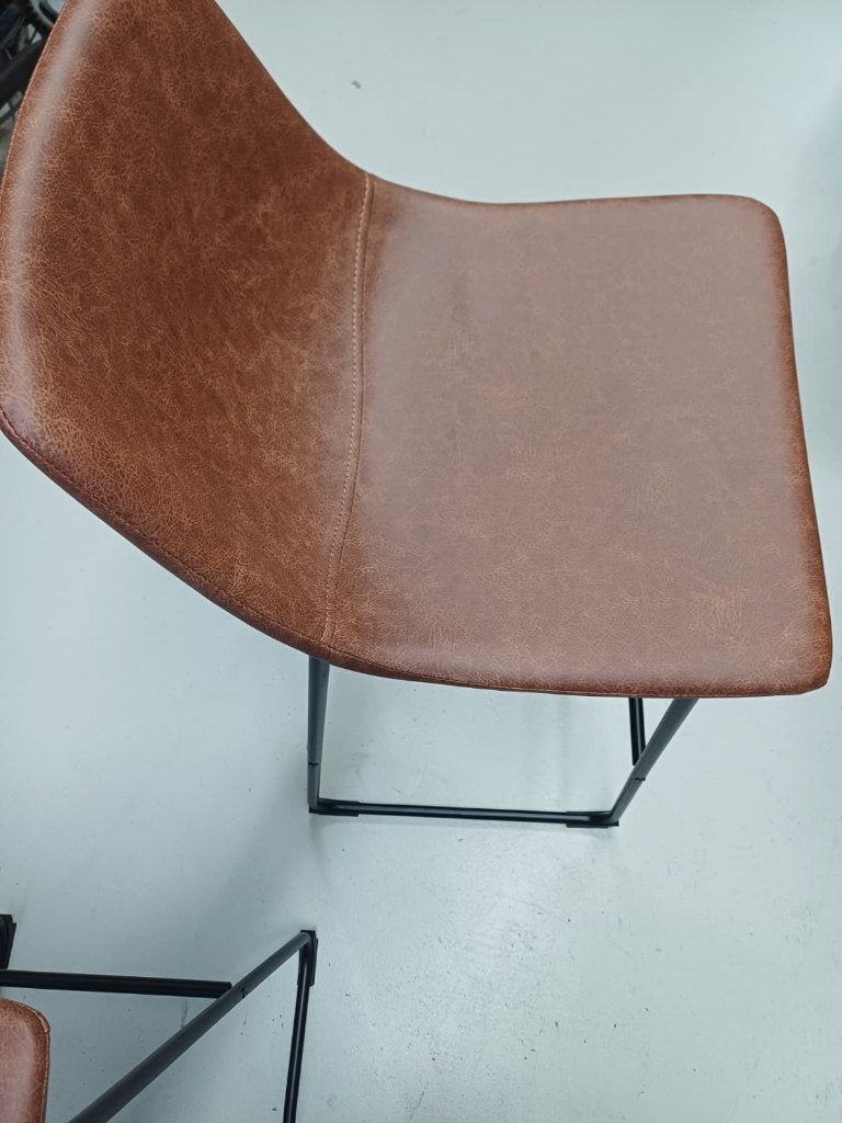 Vier nieuwe cognackleurige barkrukken van kunstleer, Ophalen, 60 tot 90 cm, Nieuw, Leer