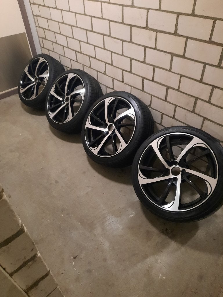 4x100 18" inch velgen + banden NIEUWSTAAT ZGAN, Auto-onderdelen, Ophalen, 18 inch, 215 mm, Banden en Velgen