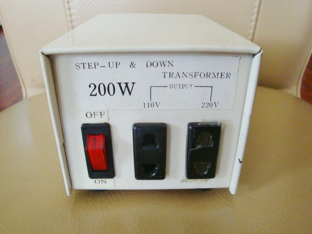 Step Up en Down omvormer transformator 200 Watt 110-220 volt, Ophalen of Verzenden, Gebruikt