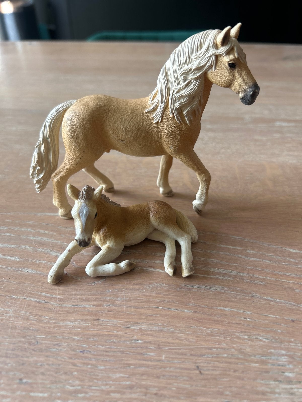 Schleich Andalusiër Hengst & Liggend Haflinger Veulen, Ophalen of Verzenden, Gebruikt