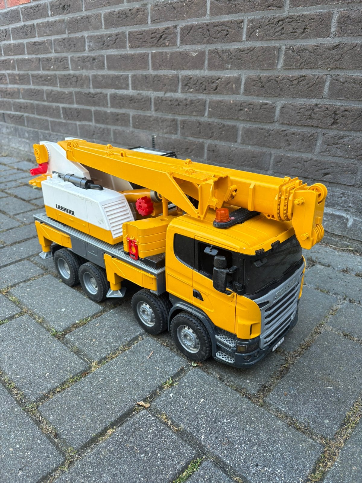 Scania vrachtwagen met Liebherr kraan - Bruder 3571, Ophalen, Gebruikt