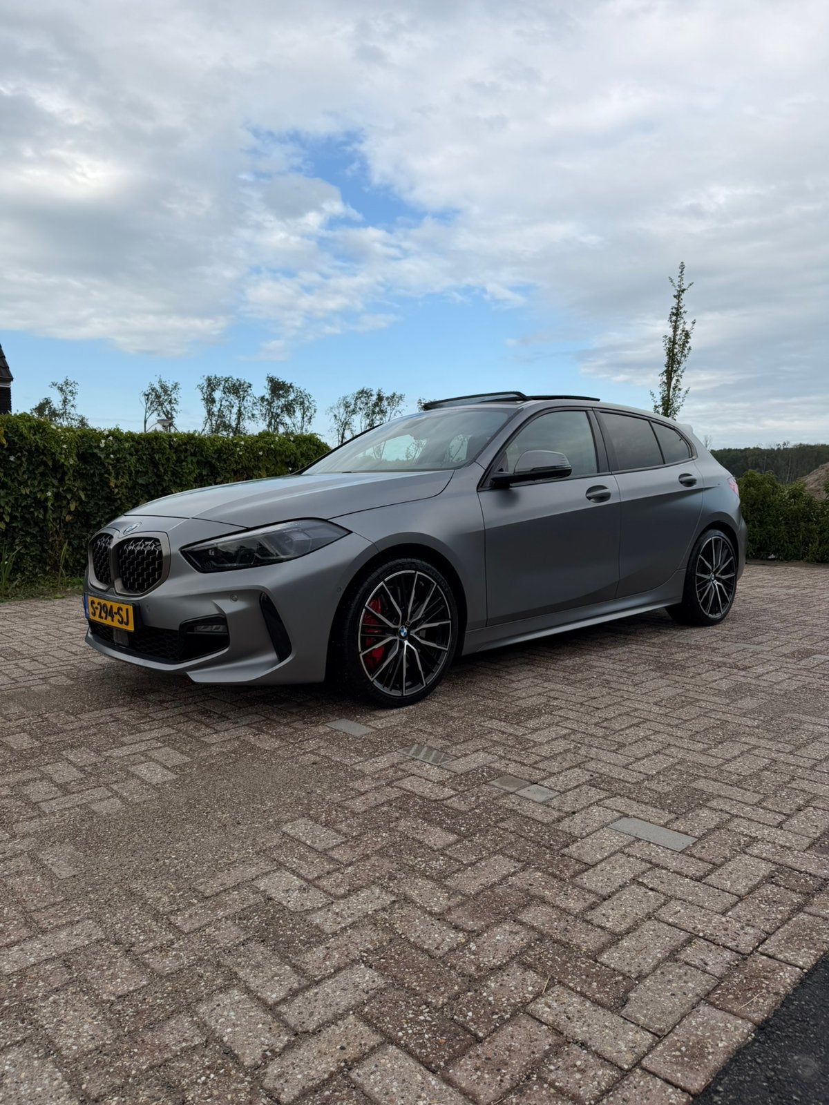 BMW 1-Serie 120i 178pk bouwjaar 2023 mat Grijs, Auto's, 1998 cc, Alcantara, Particulier, 178 pk