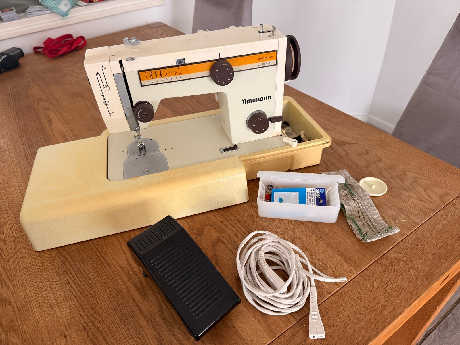 Antieke Naumann Naaimachine uit jaren '70/'80 - Werkt, Ophalen, Gebruikt, Naaimachine, Overige merken